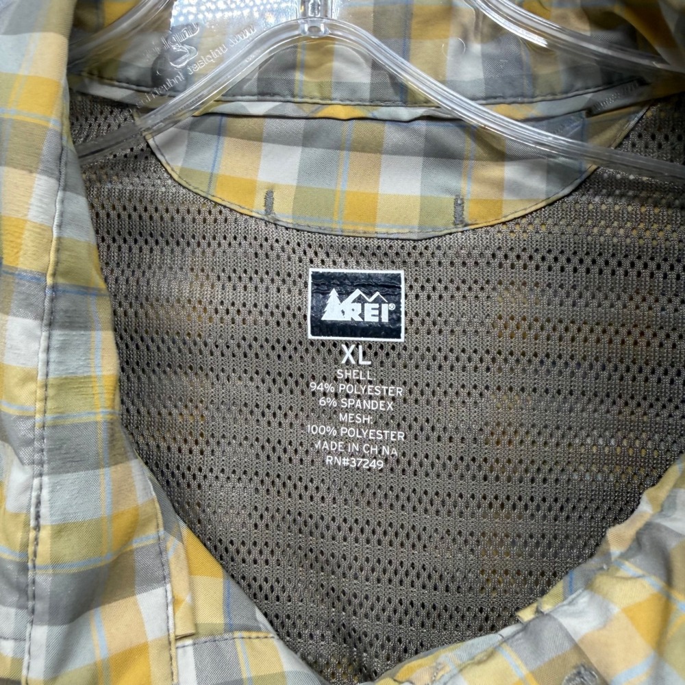 REI Fishing Shirt Mens XL Gray Yellow Plaid Short Sleeve Mesh Vented Hiking - Picture 5 of 8